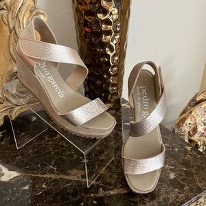 Pedro Garcia Fama Rose Gold Metallic Open Toe Suede Leather Wedges. Sz EU39/US9